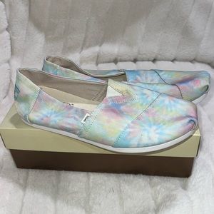 Like new Toms rainbow tie dye W 10